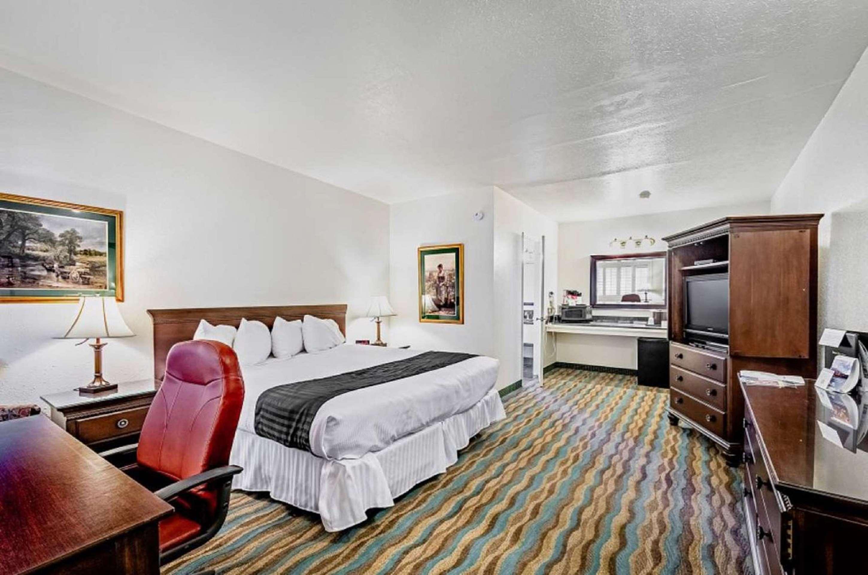 Surestay By Western Hotel 2*